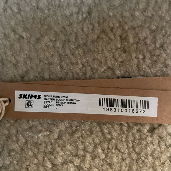 Skims signature Halter scoop bikini top - Picture 5 of 7